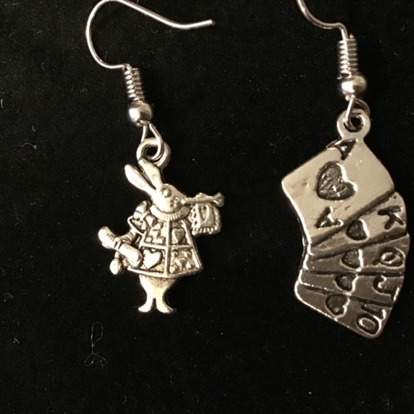 Alice in wonderland silver earrings cards rabbit handmade - Picture 5 of 5